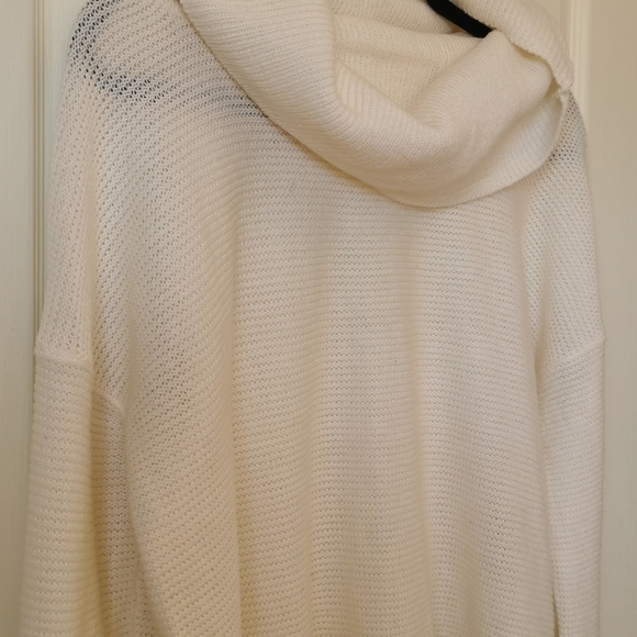 White turtleneck sweater - Picture 3 of 3